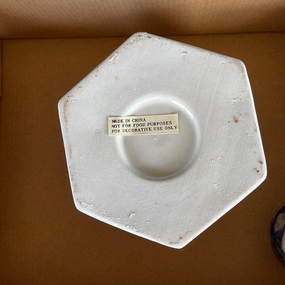 Blue & White Porcelain Chinese Hexagon Shape Ginger Jar; Floral Print - Picture 8 of 10